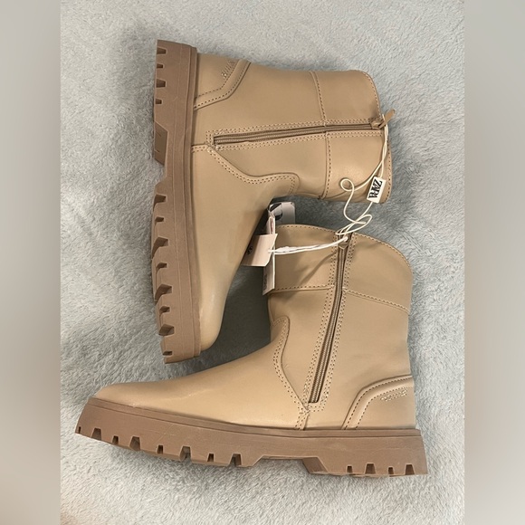 Zara Kids / toddler boots. Chunky external sole, side zipper. Beige / cream. 12 - Picture 5 of 12